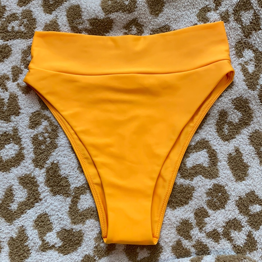High cut cheeky bikini bottoms